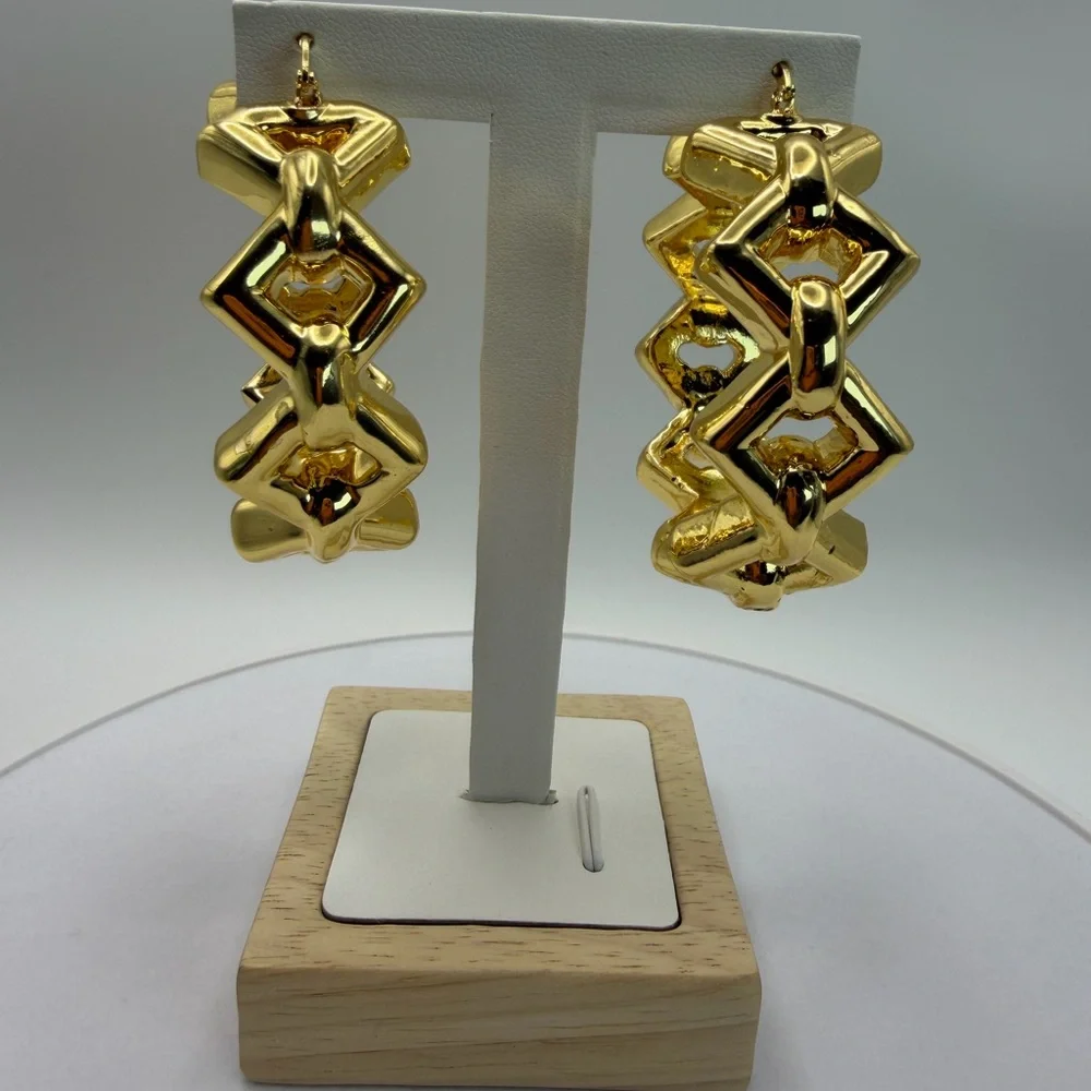 Elegant Gold Hoop Earrings - Picture 4 of 13